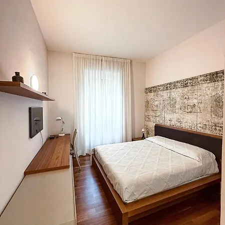 Boutique - 2 Steps From Subway Apartment *