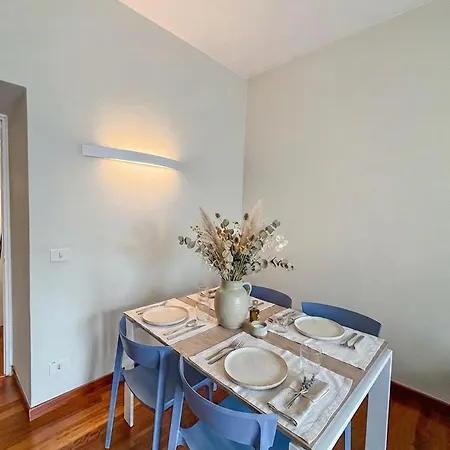 Boutique - 2 Steps From Subway Apartment *