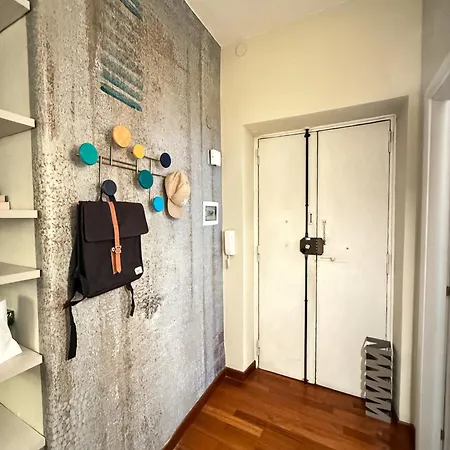 Boutique - 2 Steps From Subway Apartment *